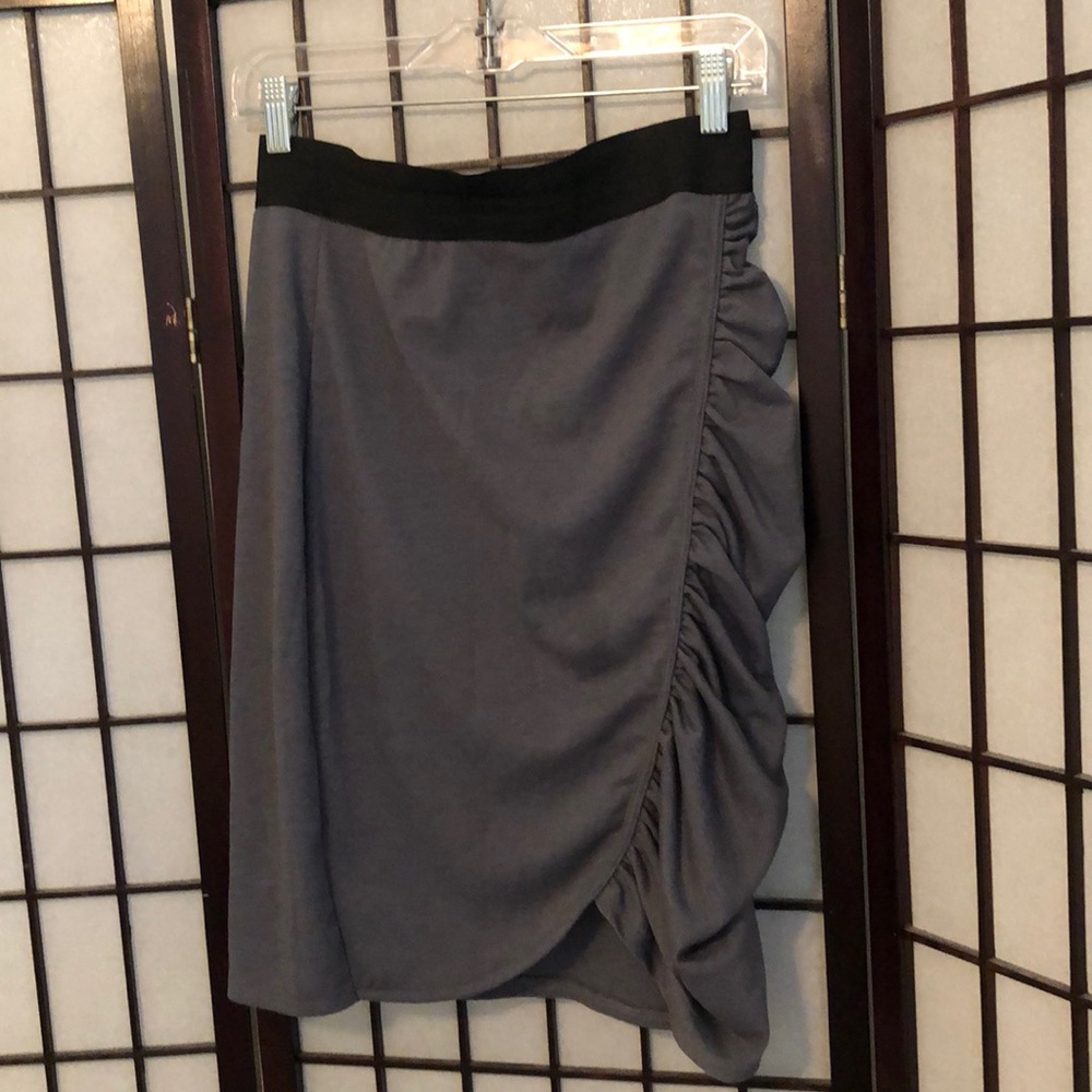 Grey skirt with ruching in front